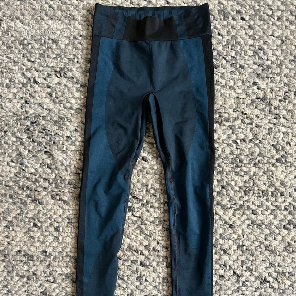 Under Armour exercising pants. High waisted.